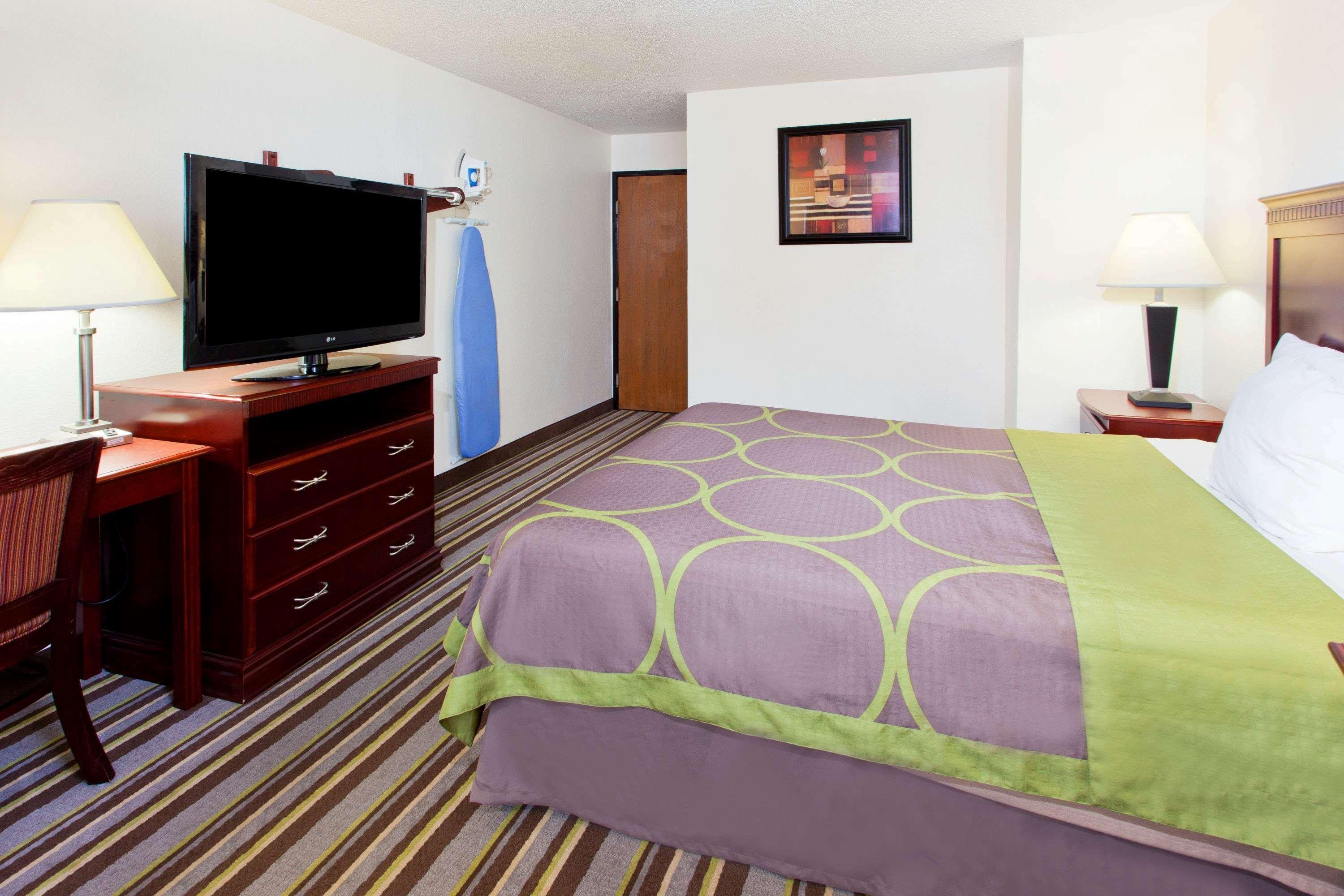 Hotel Super 8 By Wyndham Tuscaloosa Exterior foto