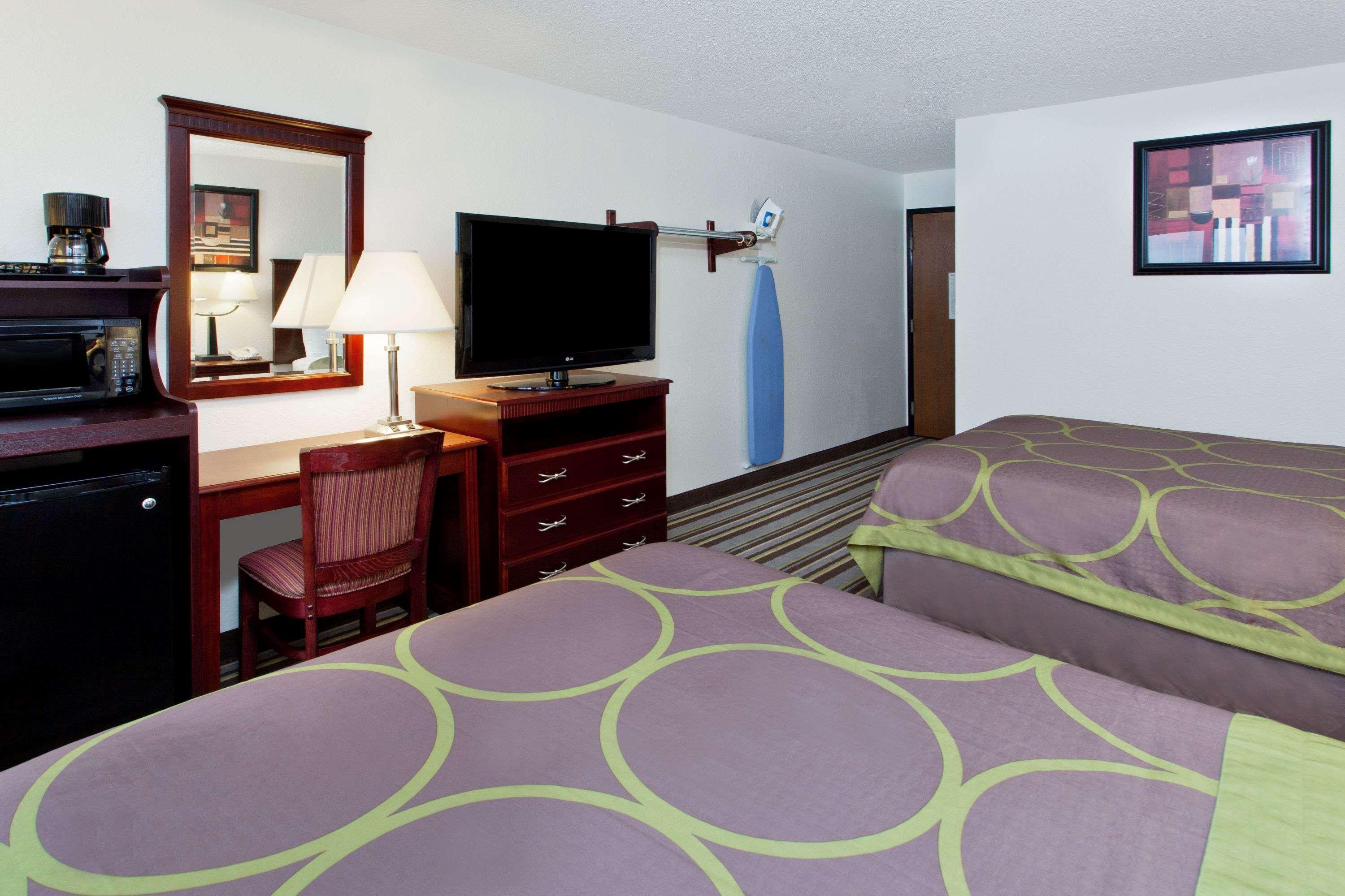 Hotel Super 8 By Wyndham Tuscaloosa Exterior foto