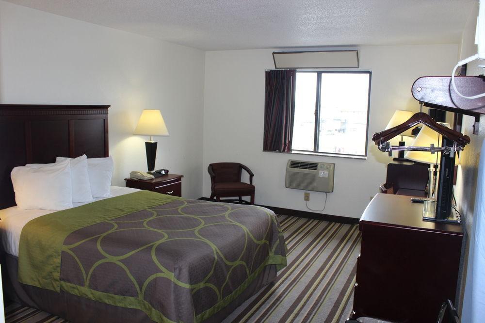 Hotel Super 8 By Wyndham Tuscaloosa Exterior foto